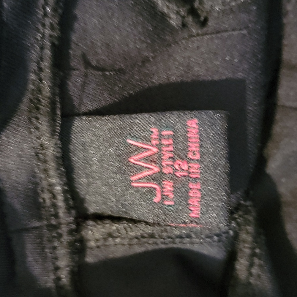 J.W. Black Dress Pants w/Belt - Picture 4 of 4